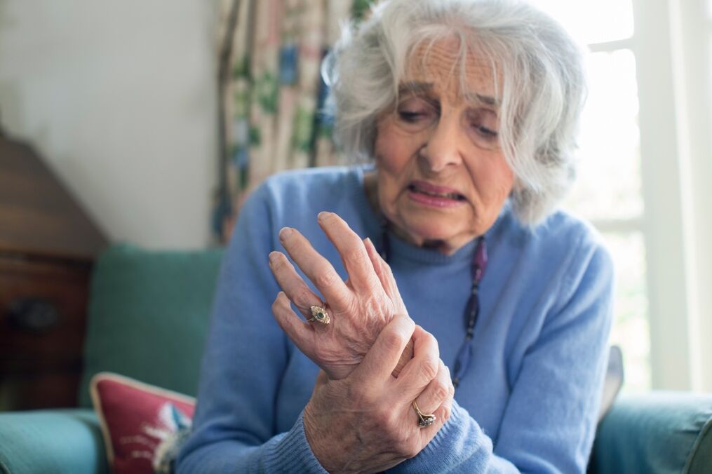 pagyvenusios moters rankų sąnarių artrozė